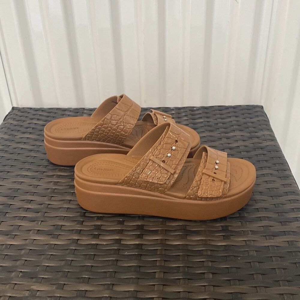 Crocs Brooklyn croco shine buckle women’s size 7 